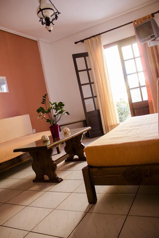 Hesperia Hotel Karlovassi Eksteriør bilde